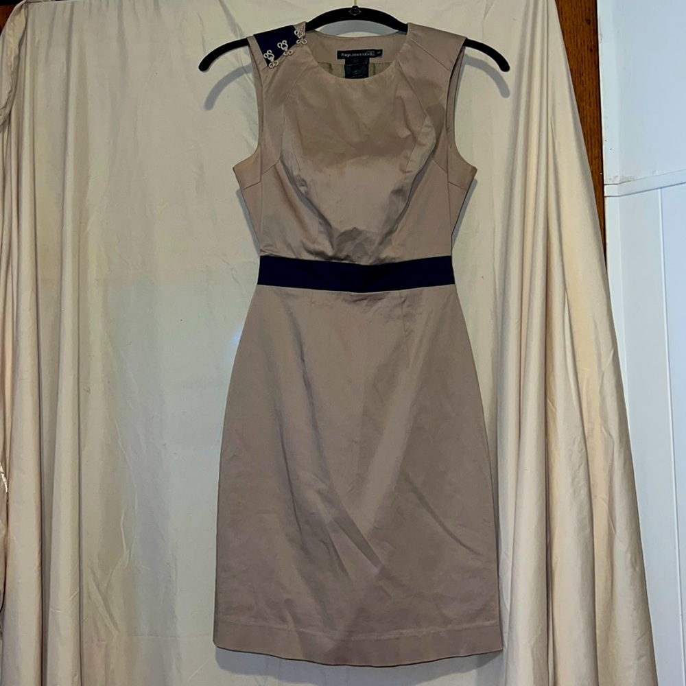 Tan & navy dress, gorgeous!